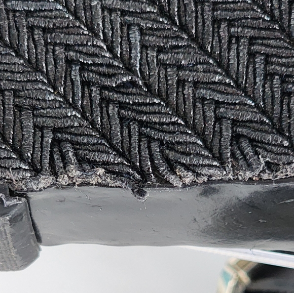 GUESS Dailona Geometric Wedge Sandal | Size 10 - Picture 5 of 8